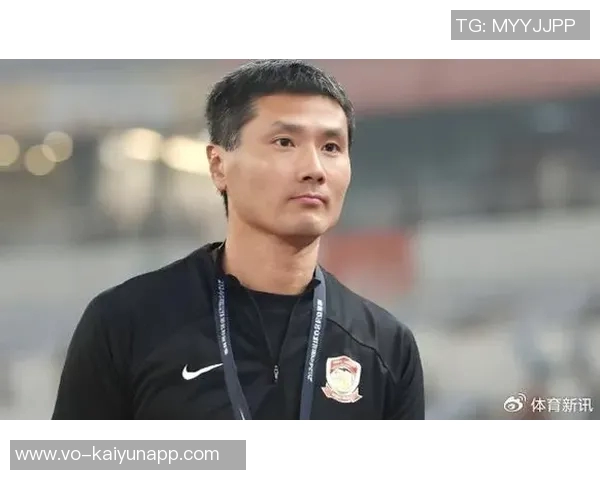 国足主帅邵佳一访问皇马与弗洛伦蒂诺合影并获赠象征荣誉的10号球衣 国足主帅邵佳一访问皇马与弗洛伦蒂诺合影并获赠象征荣誉的10号球衣